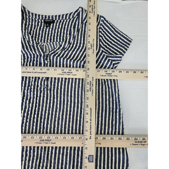 Torrid Sz 0 US 12 Gold Lurex Stripe and Navy Blue Short Sleeve Top Buttons Vneck - Picture 7 of 8